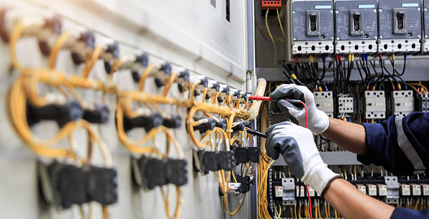 Professional Electrician technician working in Pine Manor, FL